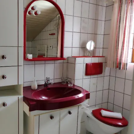 Gross Apartment *